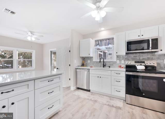 Property at 5 Greenmeadow Ln, Whiting, NJ 08759, 2 beds, 1.5 baths