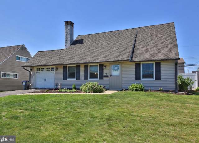 Property at 19 Parkside Cir, Levittown, PA 19056, 4 beds, 2 baths