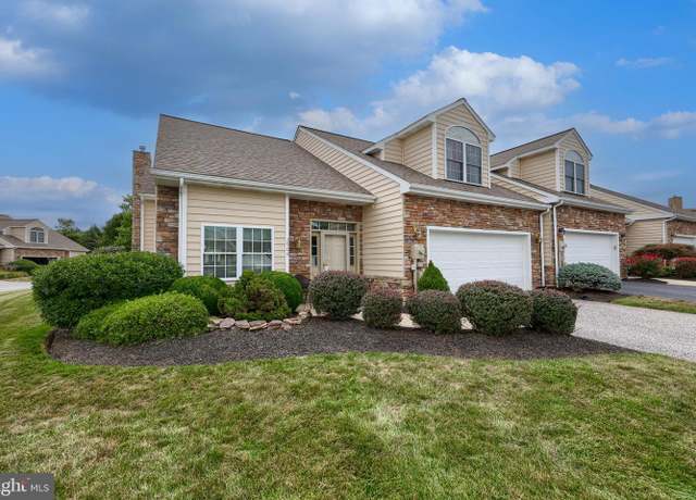 Property at 2906 Halstead Ln, York, PA 17404, 3 beds, 2.5 baths