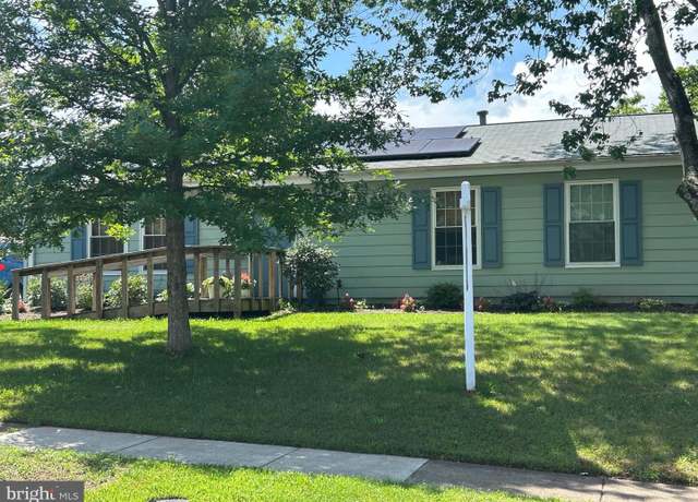 Property at 719 N Belfort St, Sterling, VA 20164, 3 beds, 2 baths
