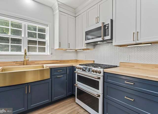 Property at 7124 Dark Forest Dr, Manassas, VA 20112, 6 beds, 4.5 baths