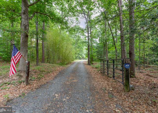 Property at 8305 Old Plank Rd, Fredericksburg, VA 22407, 3 beds, 2 baths