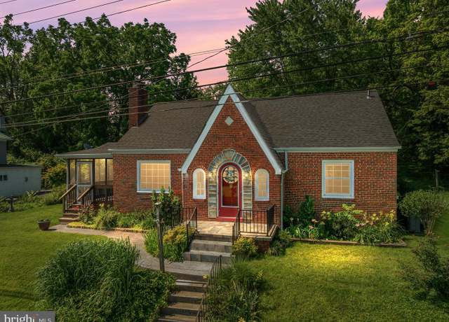 Property at 55 W Duck St, Front Royal, VA 22630, 3 beds, 2 baths