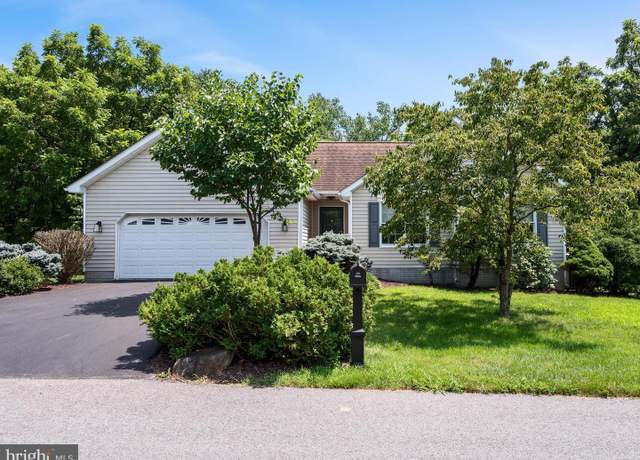 Property at 46 Flicker Ln, Kearneysville, WV 25430, 3 beds, 2 baths
