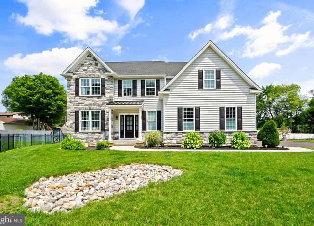 Property at 45 Tanglewood Dr, Langhorne, PA 19047, 4 beds, 3.5 baths