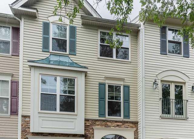 Property at 25362 Ashbury Dr, Chantilly, VA 20152, 3 beds, 3.5 baths
