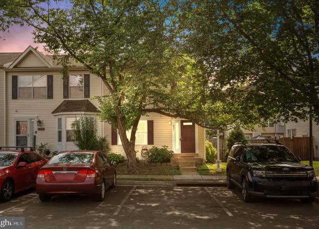 Property at 831 Vanderbilt Ter SE, Leesburg, VA 20175, 3 beds, 2.5 baths