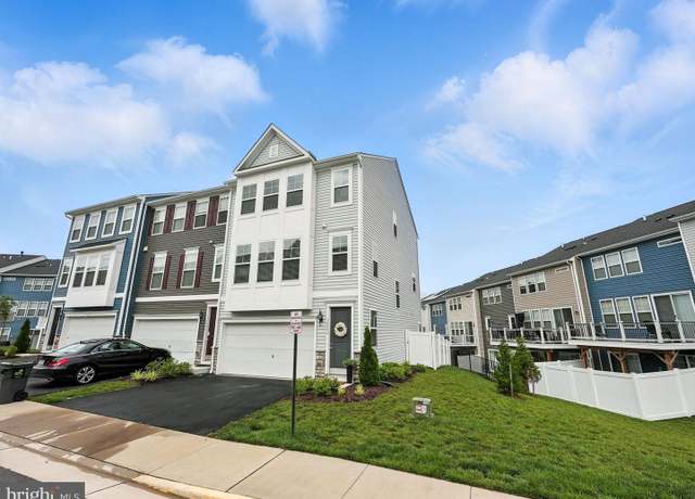 Property at 18286 Summit Pointe Dr, Triangle, VA 22172, 3 beds, 3 baths