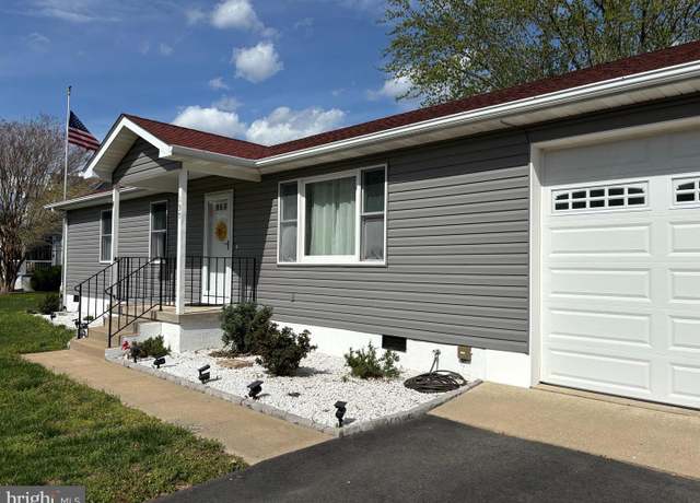 Property at 137 Sebastian Ave, Colonial Beach, VA 22443, 3 beds, 2 baths