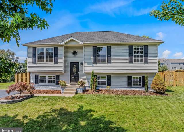 Property at 904 Oak Lee Dr, Ranson, WV 25438, 4 beds, 2.5 baths