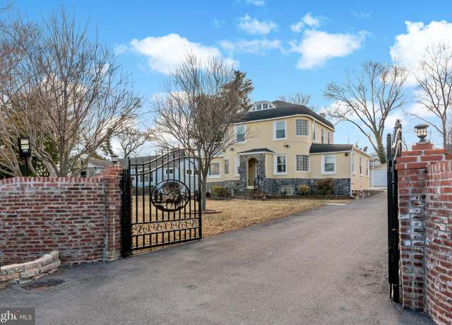 Property at 34 Harvard Rd, Hagerstown, MD 21742, 3 beds, 3.5 baths