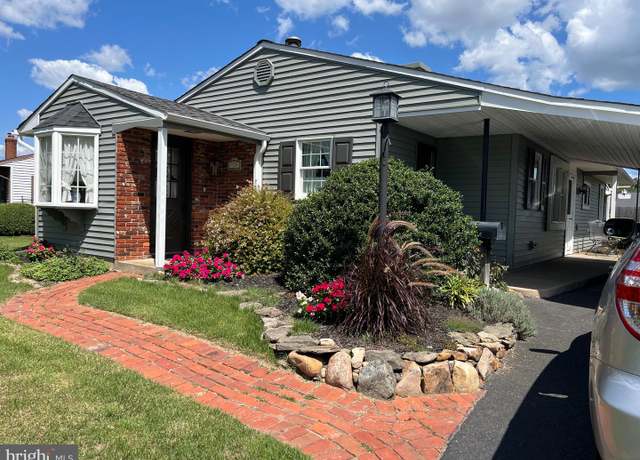 Property at 10 Lavender Ln, Levittown, PA 19054, 3 beds, 1 bath