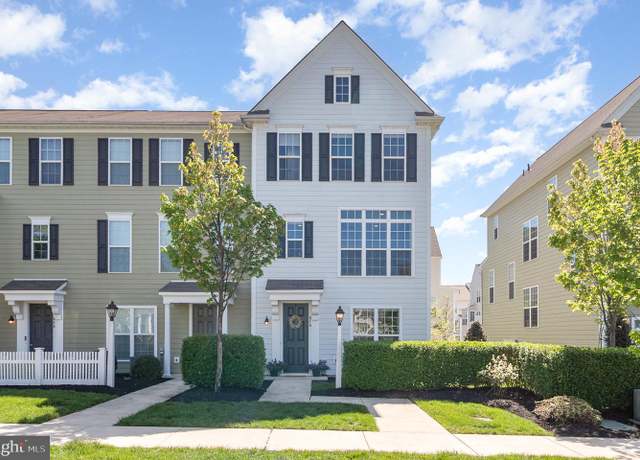 Property at 510 Old Farm Ln, Mechanicsburg, PA 17050, 3 beds, 3.5 baths