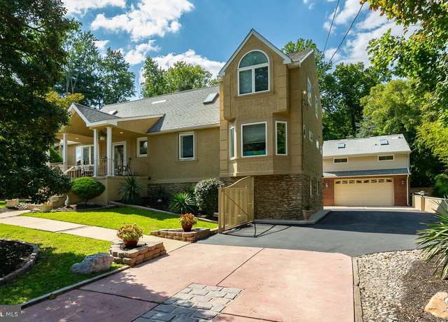 Property at 120 S Sproul Rd, Broomall, PA 19008, 5 beds, 3.5 baths