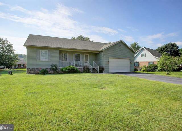 Property at 1060 Kunkle Dr, Chambersburg, PA 17202, 3 beds, 2 baths