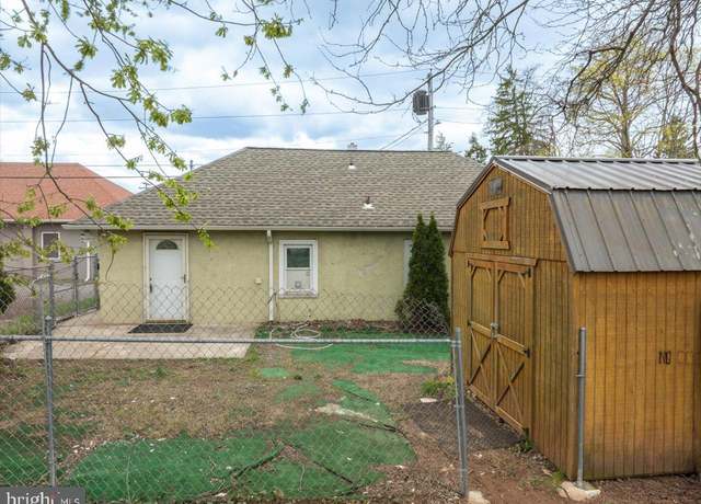 Property at 804 W 3rd St, Lansdale, PA 19446, 2 beds, 1 bath