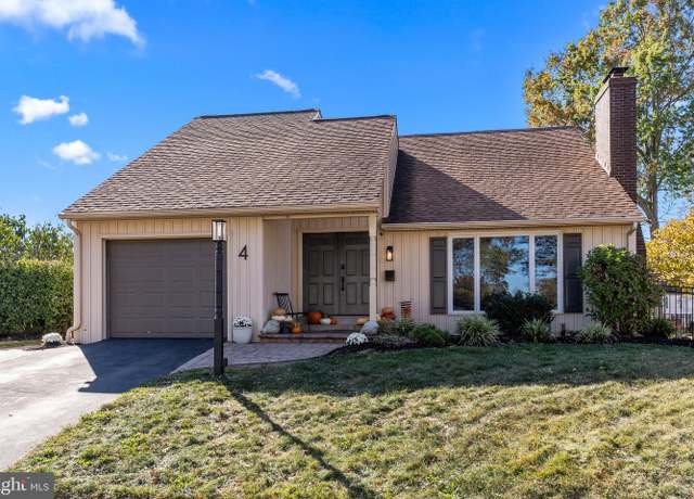 Property at 4 Carousel Dr, Telford, PA 18969, 4 beds, 2 baths
