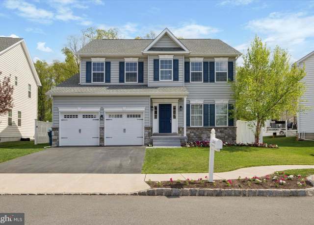 Property at 2205 Cloverdale Ave, Pennsburg, PA 18073, 4 beds, 2.5 baths