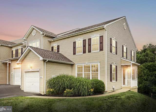 Property at 2230 Live Oak Ln, York, PA 17406, 3 beds, 2.5 baths