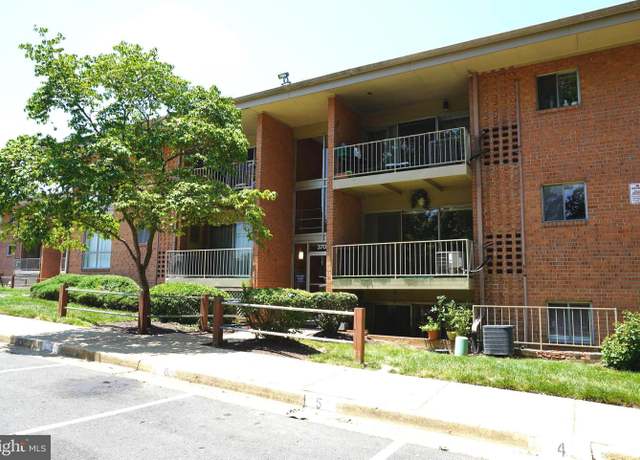 Property at 3700 N Rosser St #104, Alexandria, VA 22311, 3 beds, 1.5 baths