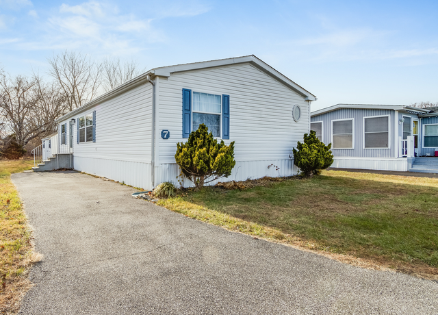 Property at 7 Colonial Ln, Rehoboth Beach, DE 19971, 3 beds, 2 baths