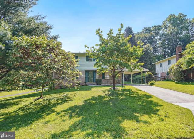 Property at 882 Diamond Dr, Gaithersburg, MD 20878, 4 beds, 3.5 baths