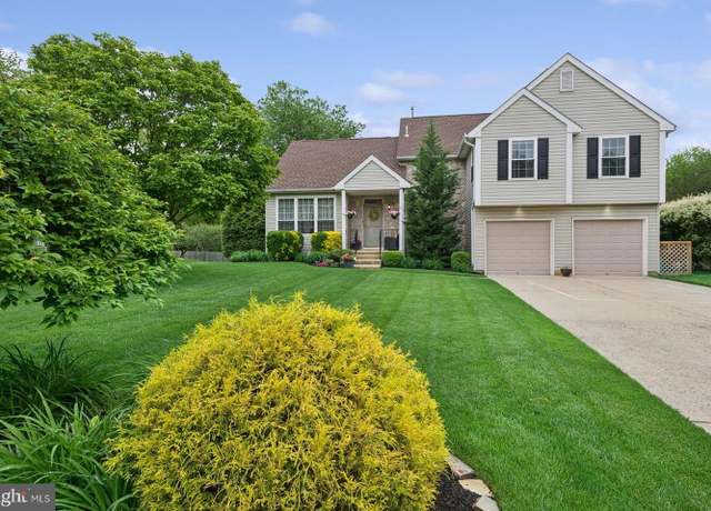 Property at 13 Warrington Ct, Mount Laurel, NJ 08054, 3 beds, 2.5 baths