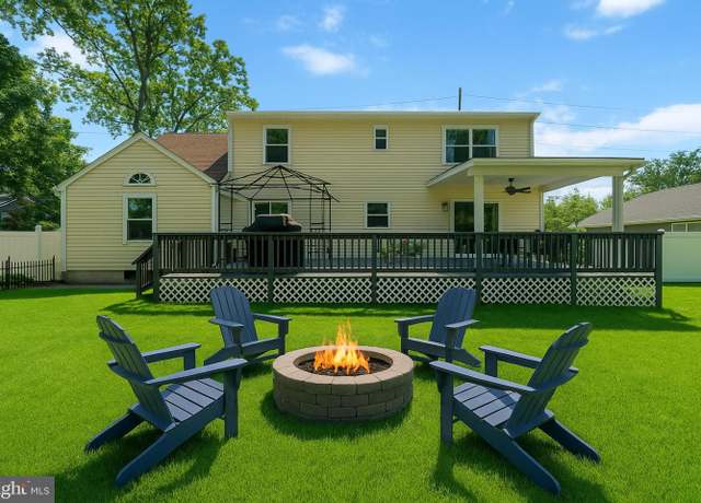 Property at 470 N Nautilus Dr, Manahawkin, NJ 08050, 4 beds, 2.5 baths