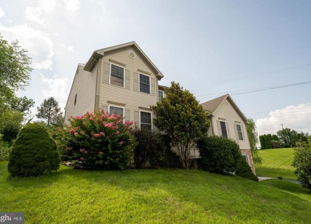 Property at 5016 Overlook Pointe, Douglassville, PA 19518, 5 beds, 3.5 baths