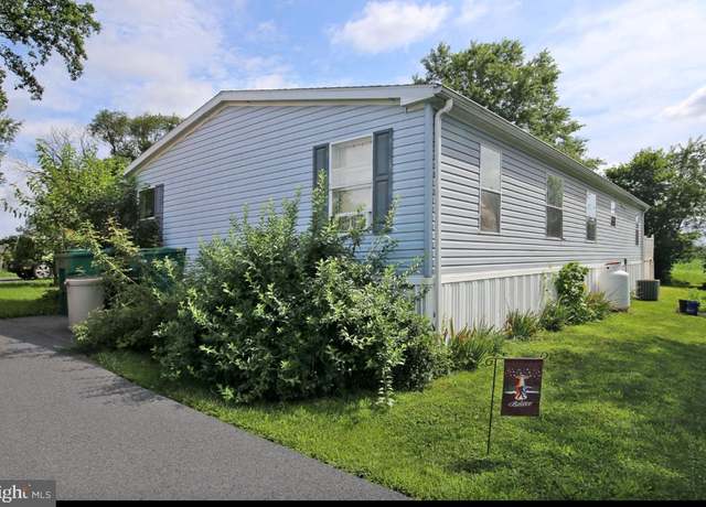 Property at 31-A Oak Knoll Ests, Elizabethtown, PA 17022, 3 beds, 2 baths