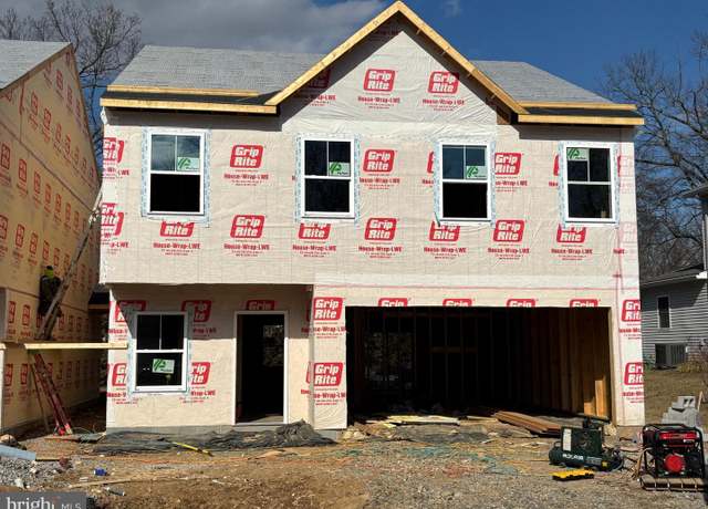 Property at 1031 Dianne Dr, Waynesboro, PA 17268, 4 beds, 2.5 baths