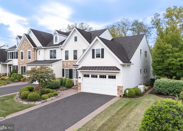 Property at 1938 Carriage Knoll Dr, Bethlehem, PA 18015, 3 beds, 2.5 baths