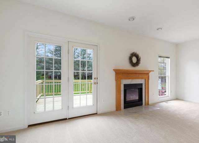 Property at 43174 Gatwick Sq, Ashburn, VA 20147, 3 beds, 2.5 baths