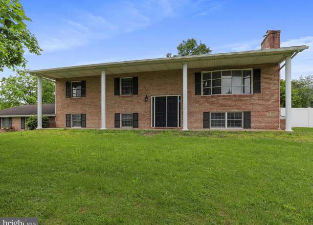Property at 136 Kimberly Dr, Martinsburg, WV 25404, 5 beds, 3 baths