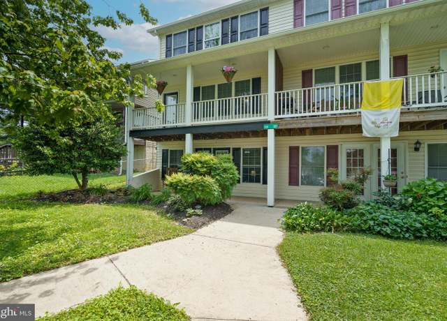 Property at 105 Park St, Charles Town, WV 25414, 2 beds, 3.5 baths