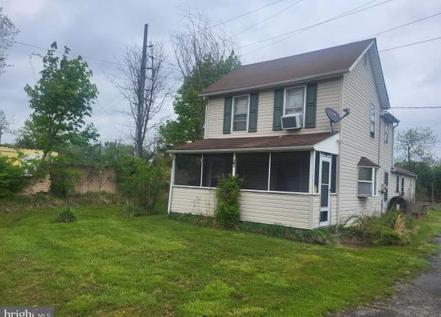 Property at 402 S Old Chapel St, Newark, DE 19713, 3 beds, 2 baths