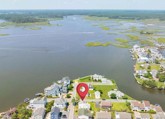 Property at 39896 Assawoman St, Bethany Beach, DE 19930, 6 beds, 2.5 baths