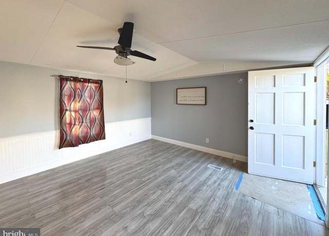 Property at 9172 Southern Maryland Blvd, Owings, MD 20736, 2 beds, 1 bath