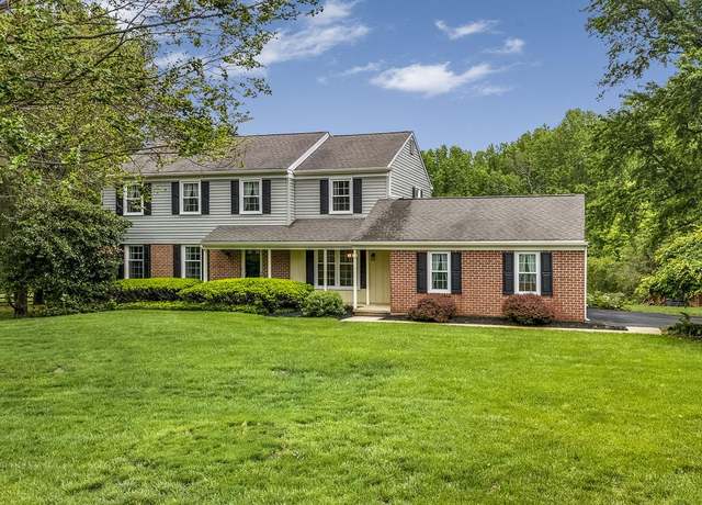 Property at 909 Greene Countrie Dr, West Chester, PA 19380, 4 beds, 2.5 baths