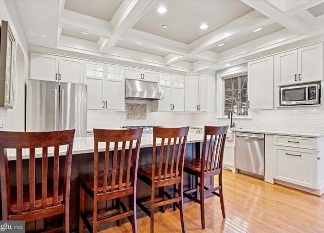 Property at 121 Valley Pl, Media, PA 19063, 5 beds, 3.5 baths