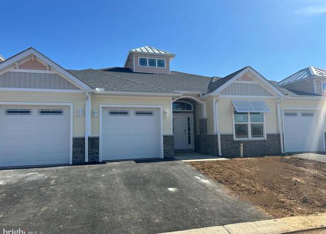 Property at 714 Sandalwood Cir, Chambersburg, PA 17202, 2 beds, 2 baths