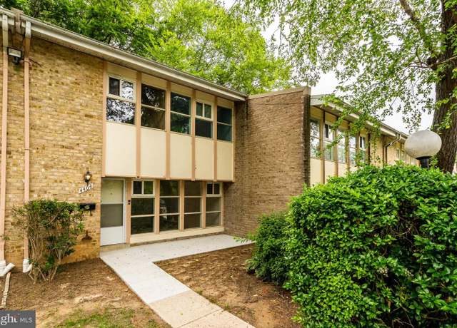 Property at 4404 Forest Glen Ct, Annandale, VA 22003, 4 beds, 2.5 baths