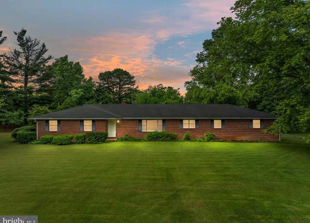 Property at 717 W Locust St, Woodstock, VA 22664, 3 beds, 2 baths