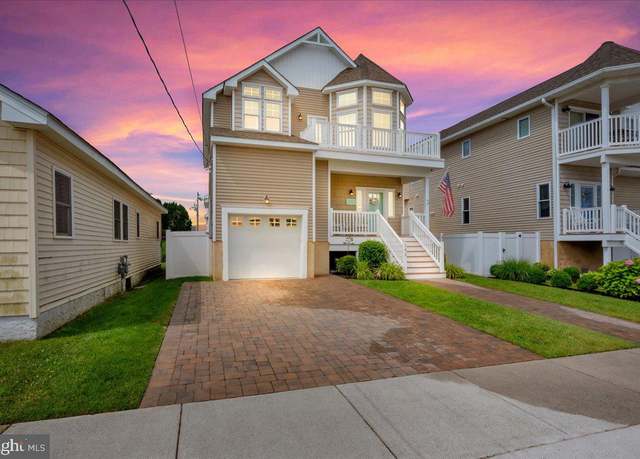 Property at 102 E 8th Ave, Wildwood, NJ 08260, 4 beds, 3.5 baths