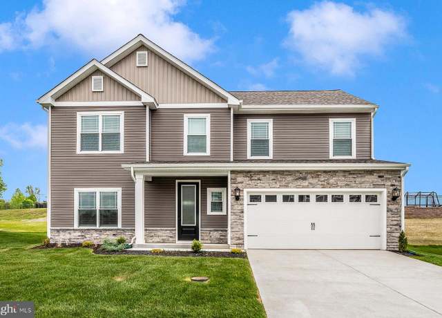 Property at 500 Abigail Ave, Waynesboro, PA 17268, 3 beds, 2.5 baths