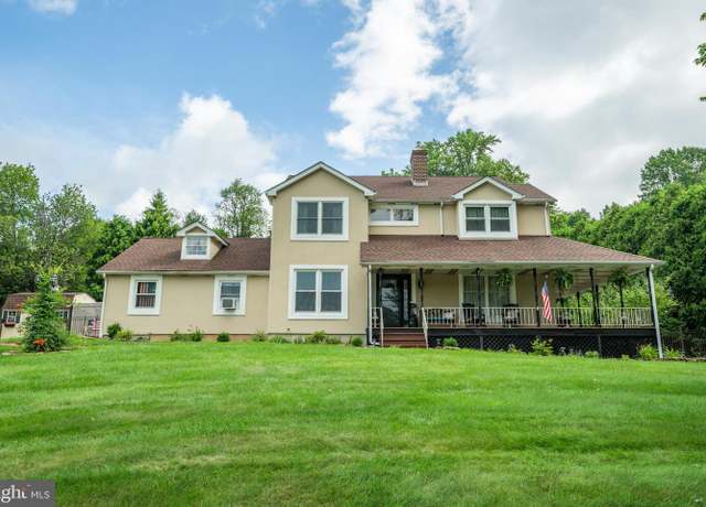 Property at 4849 Wendi Dr E, Zionsville, PA 18092, 3 beds, 2.5 baths