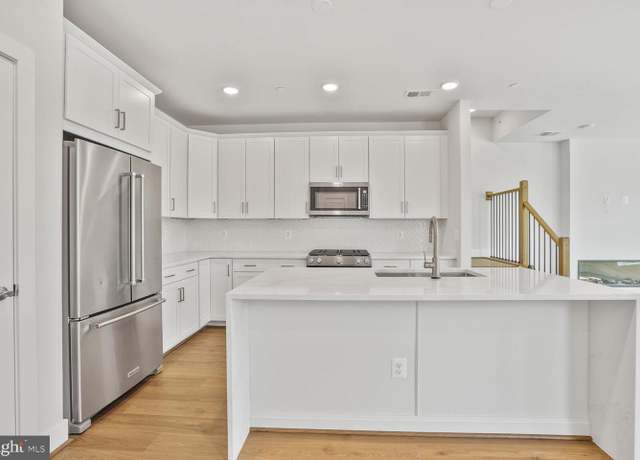 Property at 4977 Eisenhower Ave, Alexandria, VA 22304, 3 beds, 3 baths