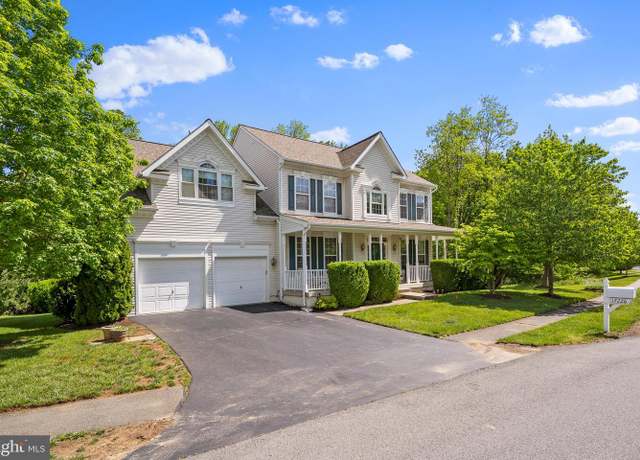 Property at 17226 Greenwood Dr, Round Hill, VA 20141, 4 beds, 3 baths