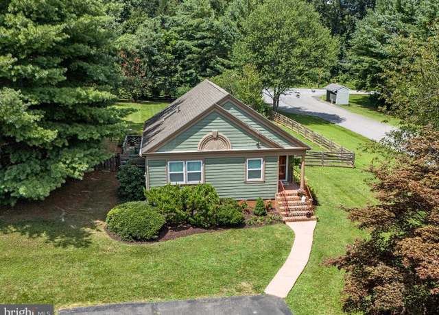 Property at 693 Thoroughbred Dr, Charles Town, WV 25414, 2 beds, 1 bath