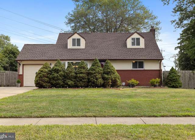 Property at 13 Mavista Cir, Newark, DE 19713, 4 beds, 2 baths